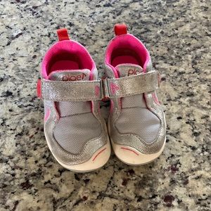 Good condition toddler girl’s Plae sneakers.